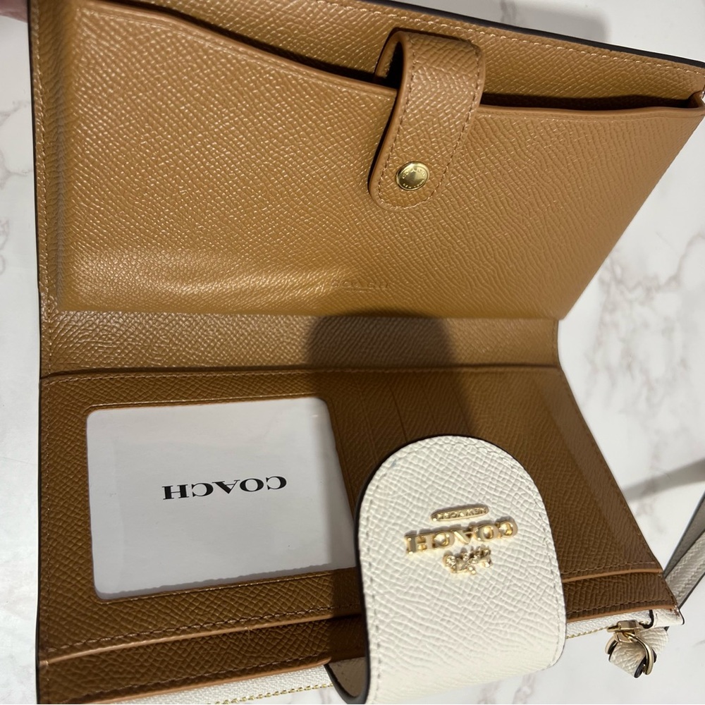NWT‎ Coach Ivory Leather Wristlet/Phone Wallet - Picture 5 of 11